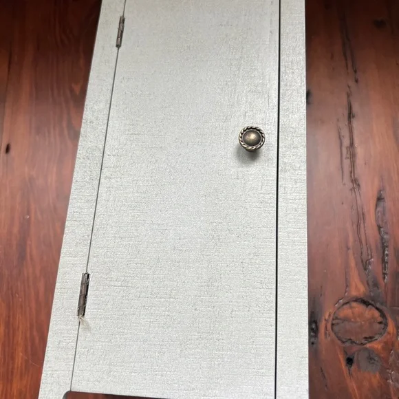 Maileg Mini Vintage Closet - Picture 4 of 7